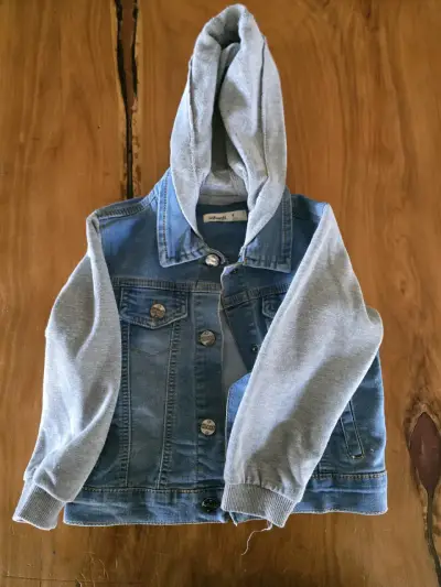 Chaqueta mezclilla con capucha - miniatura 2