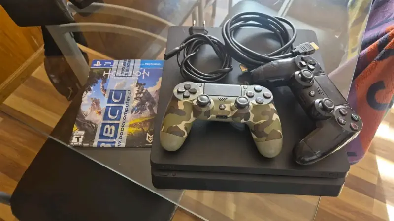 Consola PS4 con dos controles