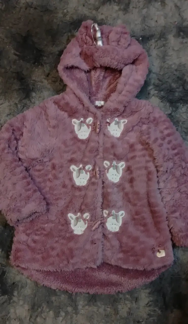 Abrigo de peluche rosado. Marca Limonada. Talla 8 - 1