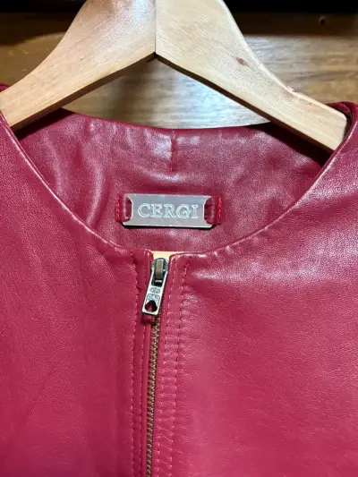 Chaqueta de cuero roja - miniatura 4