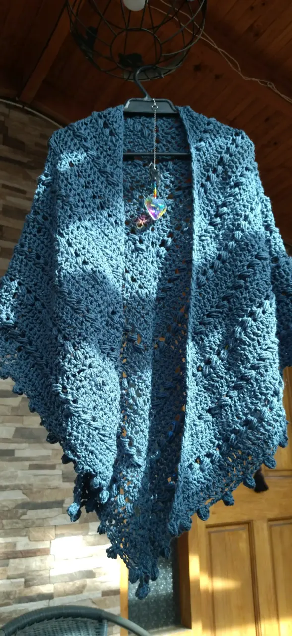 Chal tejido a crochet azul - 1