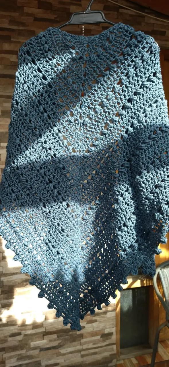 Chal tejido a crochet azul - 5