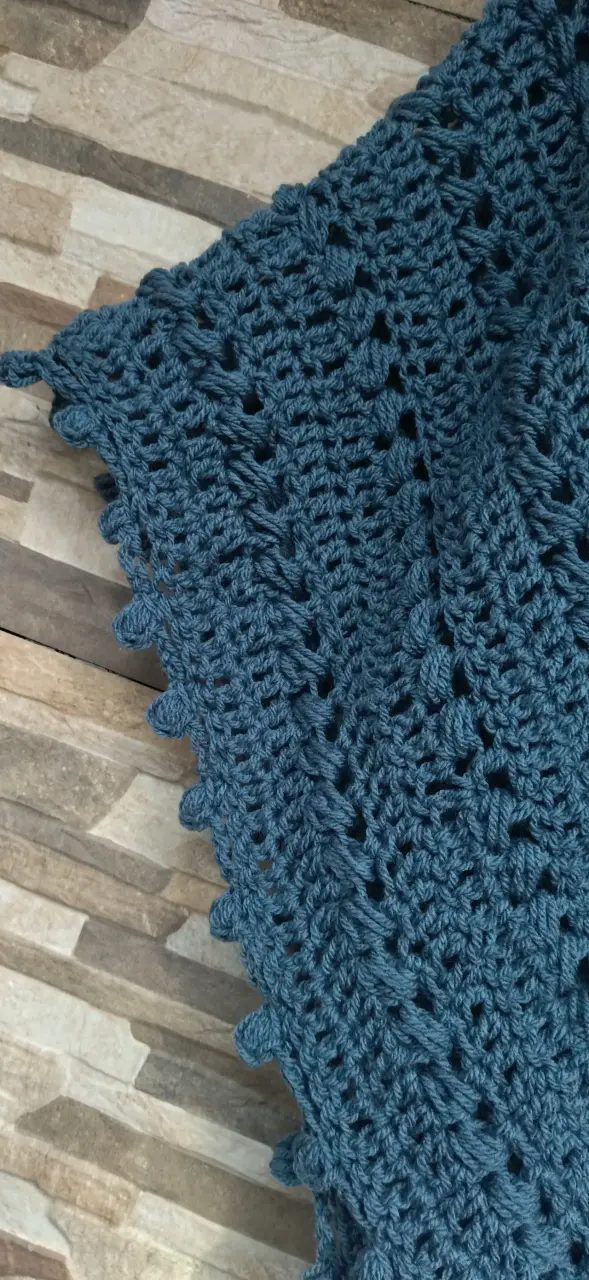 Chal tejido a crochet azul - 6