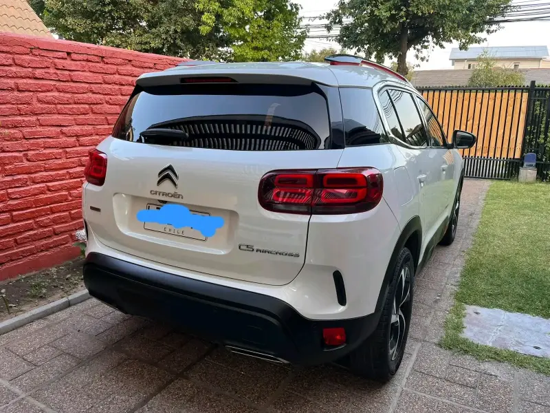 Citroën SUV blanco con detalles rojos - 4