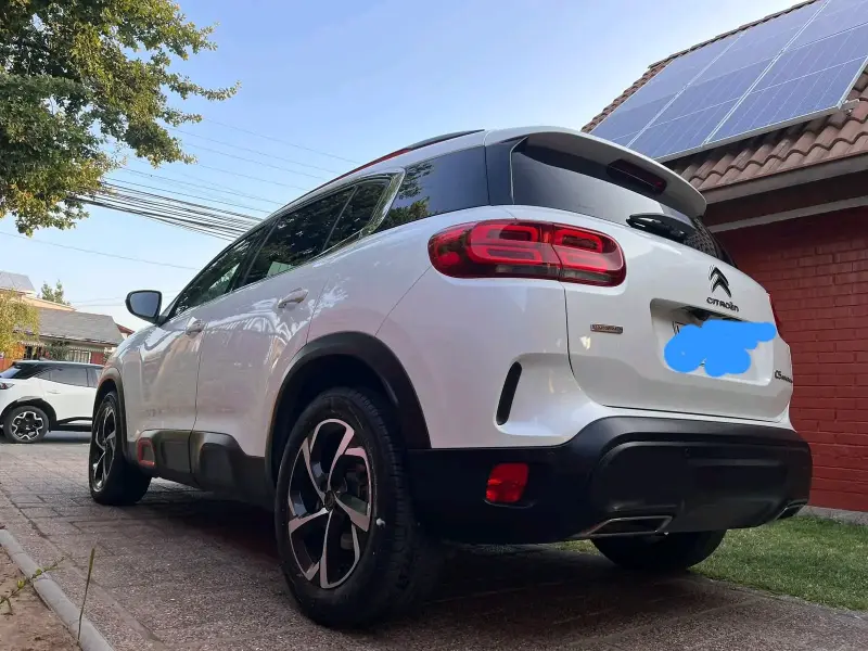 Citroën SUV blanco con detalles rojos - 6