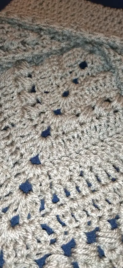 Cuello bandana tejido a mano arena - miniatura 6