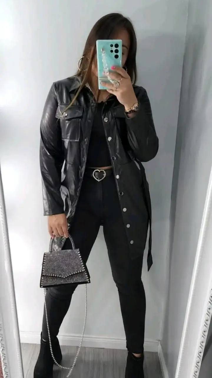 Chaqueta larga de eco cuero negro