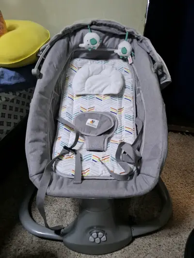 Silla mecedora para bebé - miniatura 2