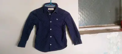 Zapatilla y ropa para niño - miniatura 2