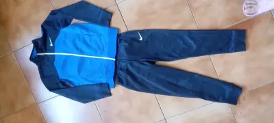 Zapatilla y ropa para niño - miniatura 4