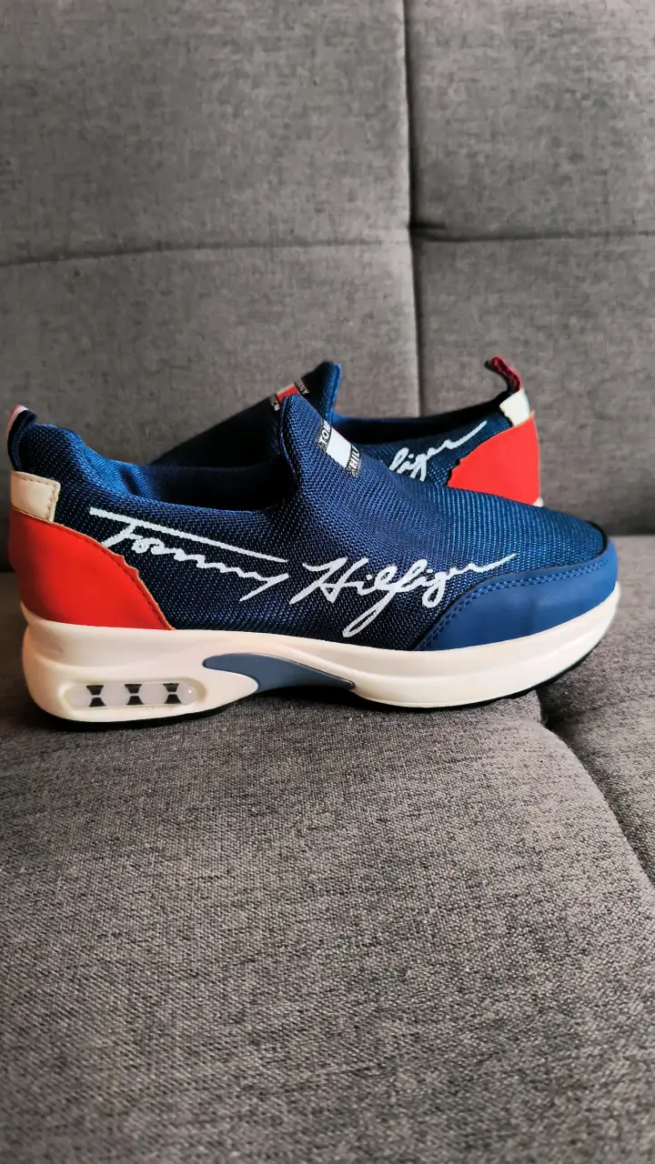Zapatillas azul rojo deportivas