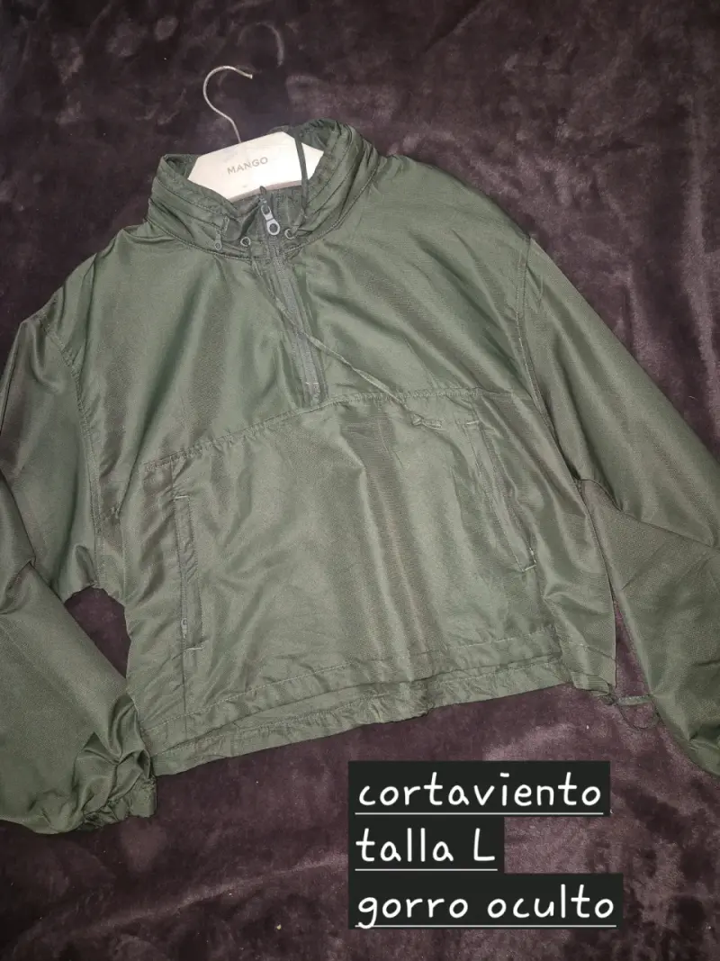 Cortaviento verde con gorro oculto - 1