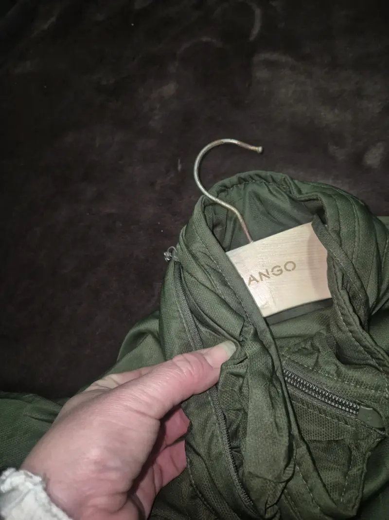 Cortaviento verde con gorro oculto - 2