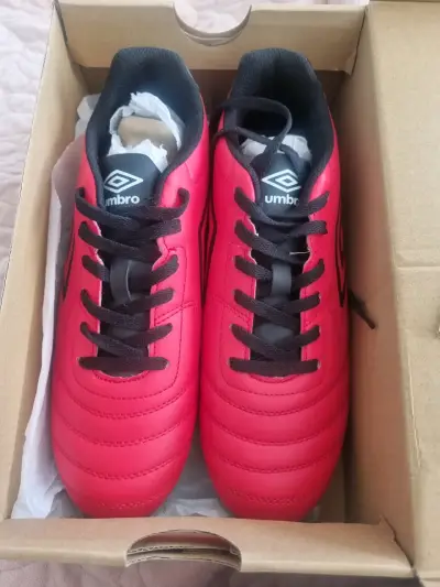 Zapatillas de fútbol Umbro rojas - miniatura 1
