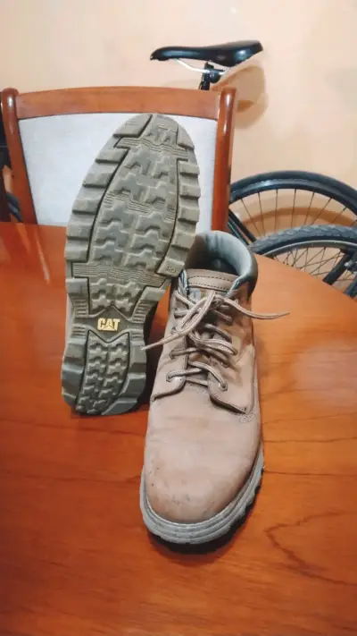 Botas Caterpillar marrón usadas 43 - miniatura 3