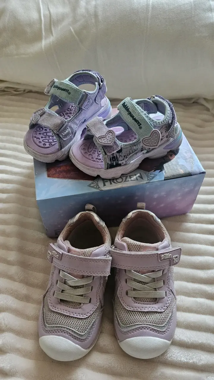 Set de zapatos y sandalias para niña talla 23