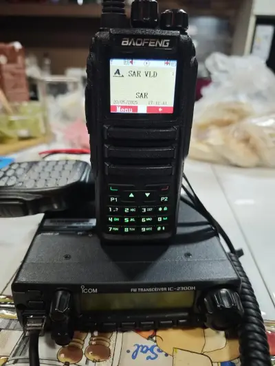 Radio Baofeng portátil y base Icom - miniatura 1
