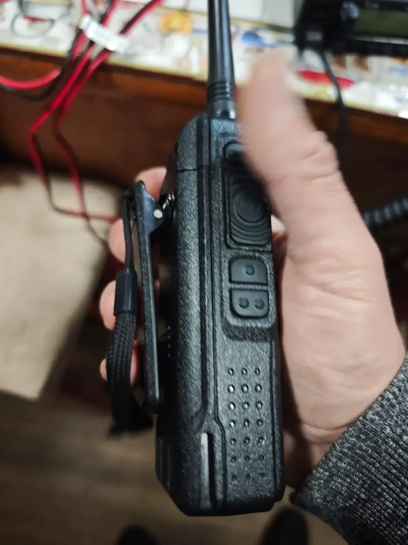 Radio Baofeng portátil y base Icom - 4