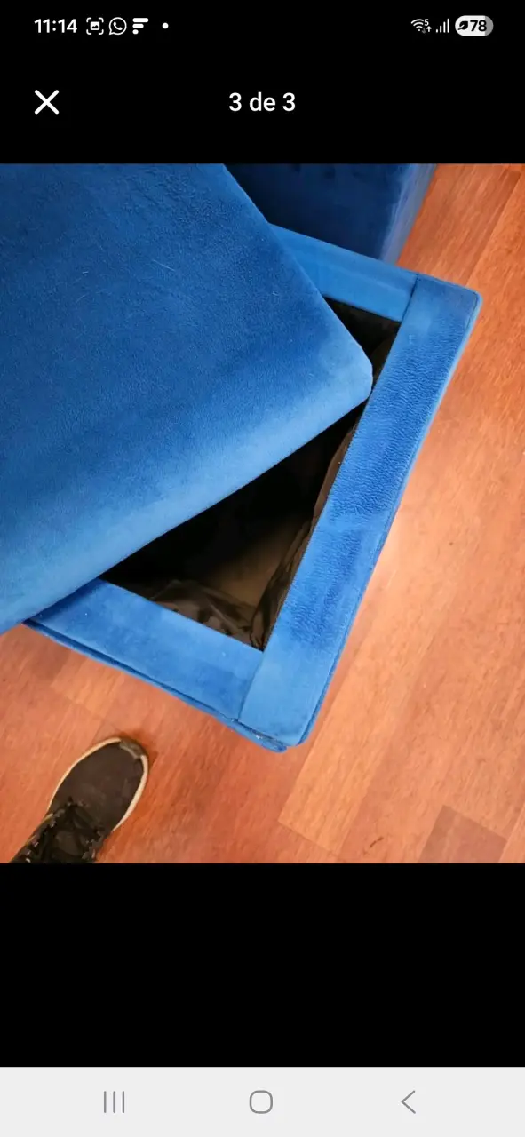 Mesa plegable con puff azules - 3