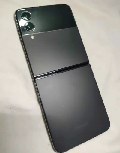 Samsung Galaxy Z Flip 4 - miniatura 1