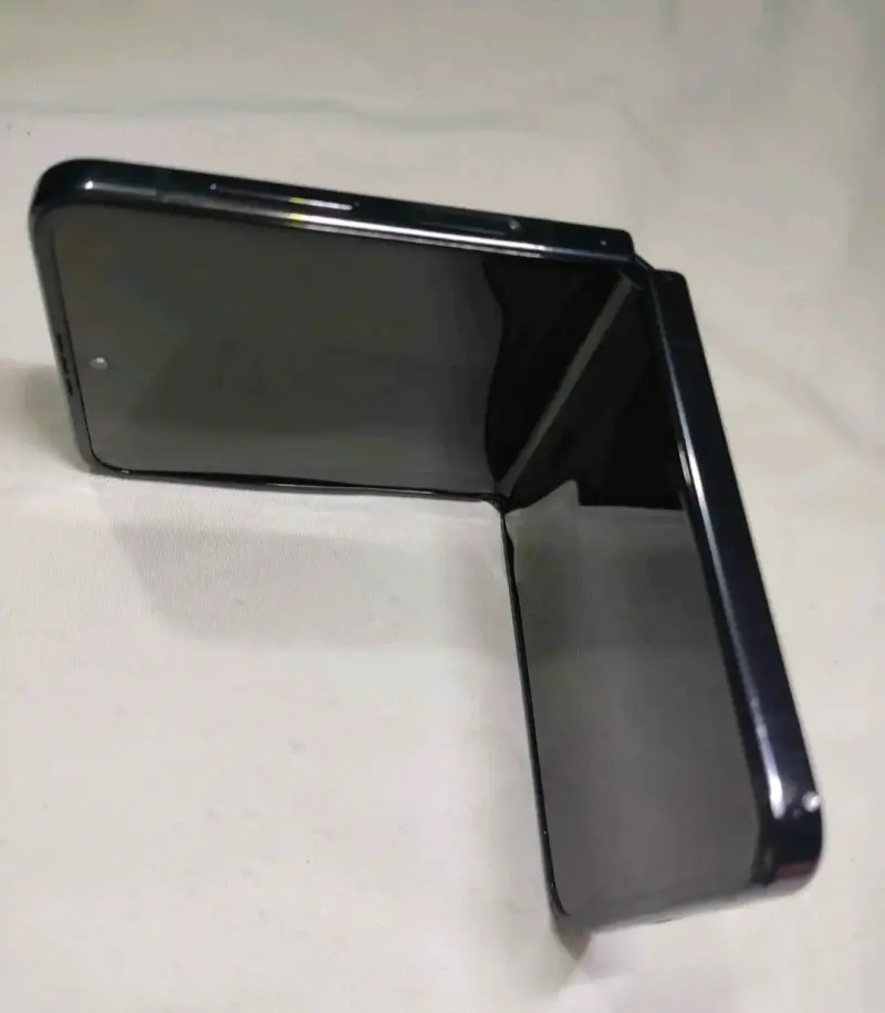 Samsung Galaxy Z Flip 4 - 3