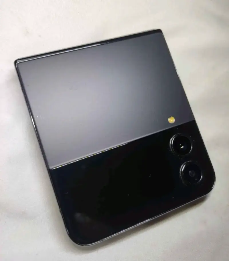 Samsung Galaxy Z Flip 4 - 4