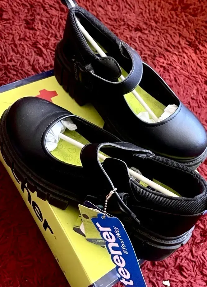 Zapatos escolares negros nuevos - 1