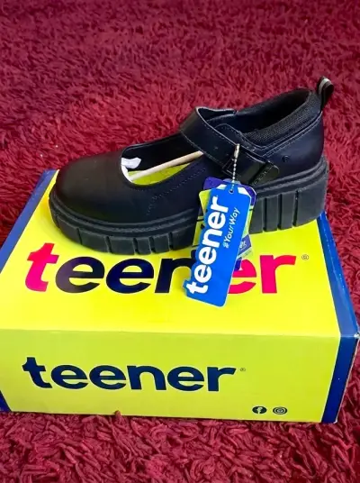 Zapatos escolares negros nuevos - miniatura 4