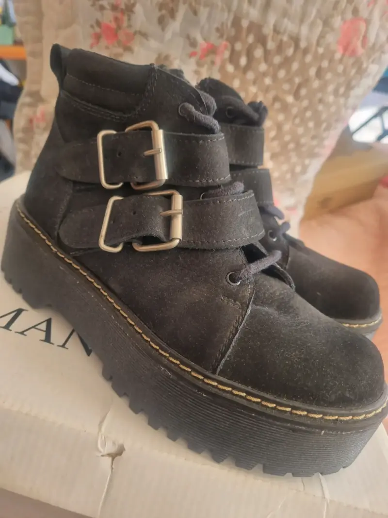 Botines negros con hebillas - 3