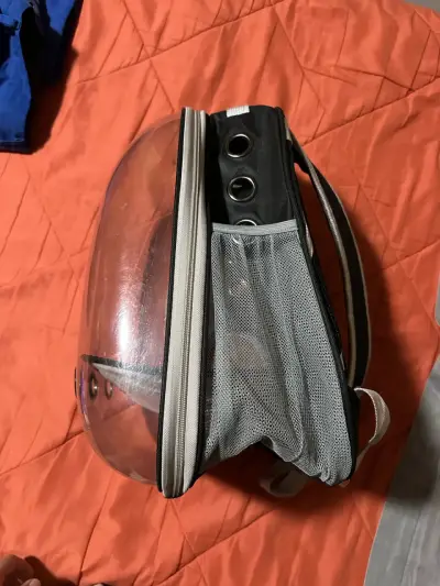 Mochila negra con tirantes ajustables - miniatura 4