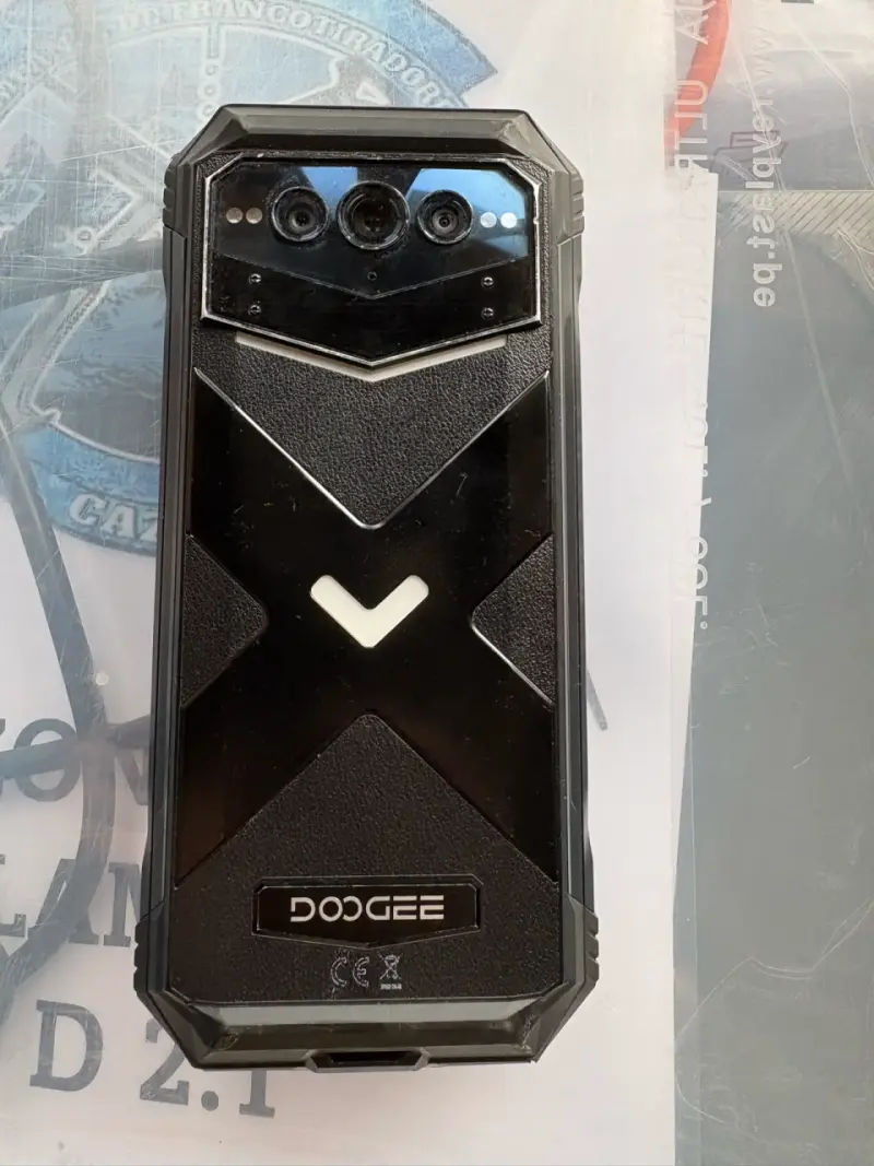Teléfono Doogee robusto - 4