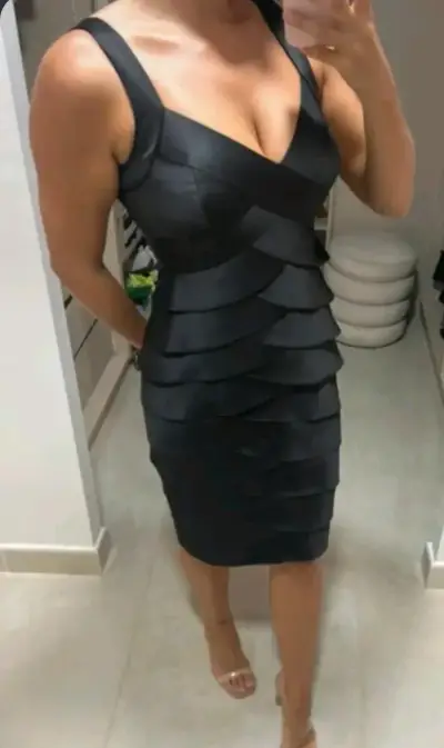 Vestido negro elegante - miniatura 2