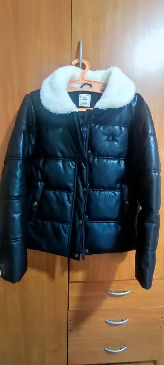 Chaqueta negra Talla L marca Kivul