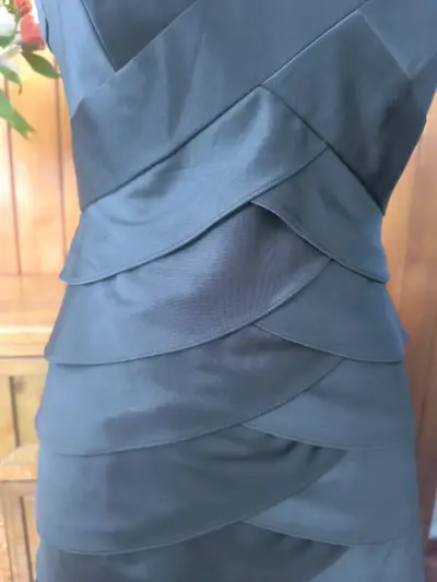 Vestido negro elegante - miniatura 6