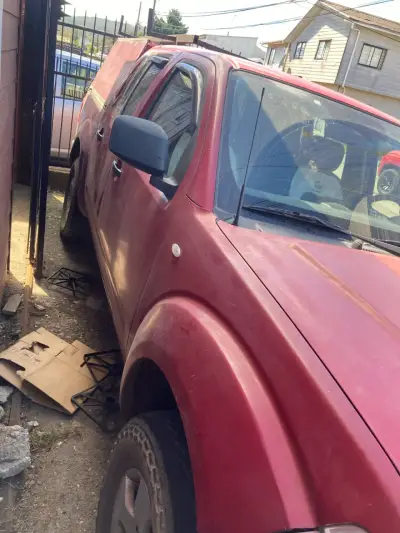 Camioneta Navara al desarme - miniatura 3