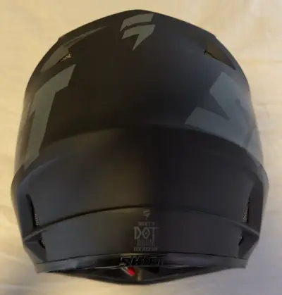 Casco de moto negro - miniatura 3