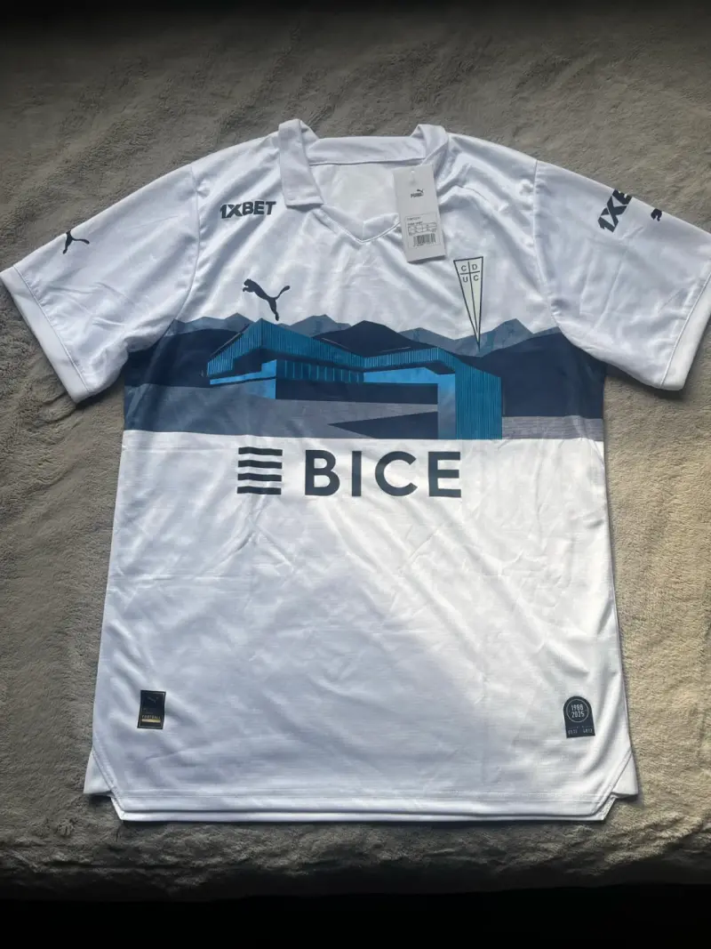 Camiseta universidad católica claro arena - 1
