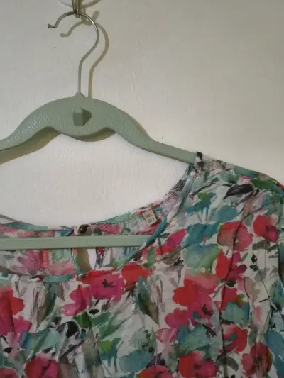 Blusa floral colorida - miniatura 2