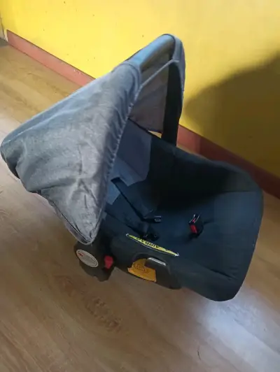 Silla de auto para bebé negra - miniatura 2