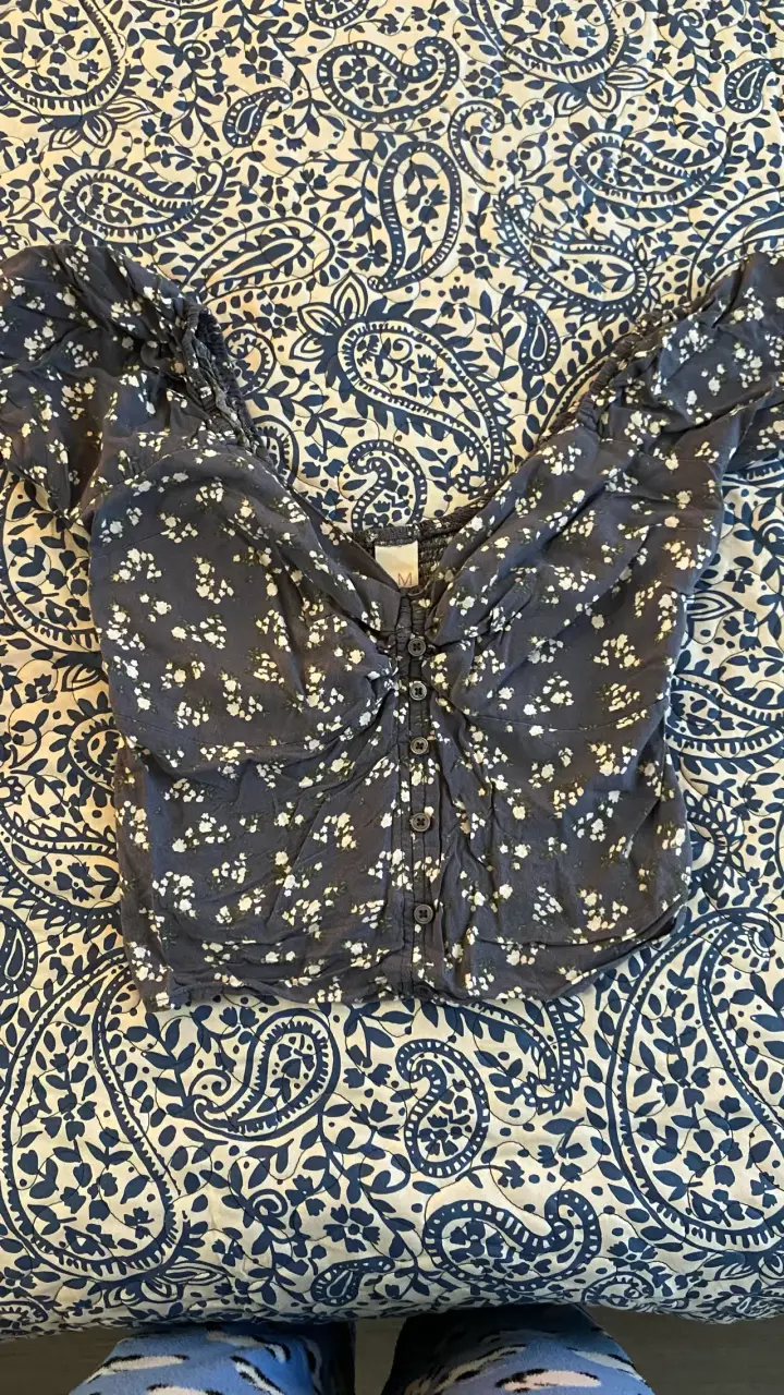 Blusa floral azul manga corta