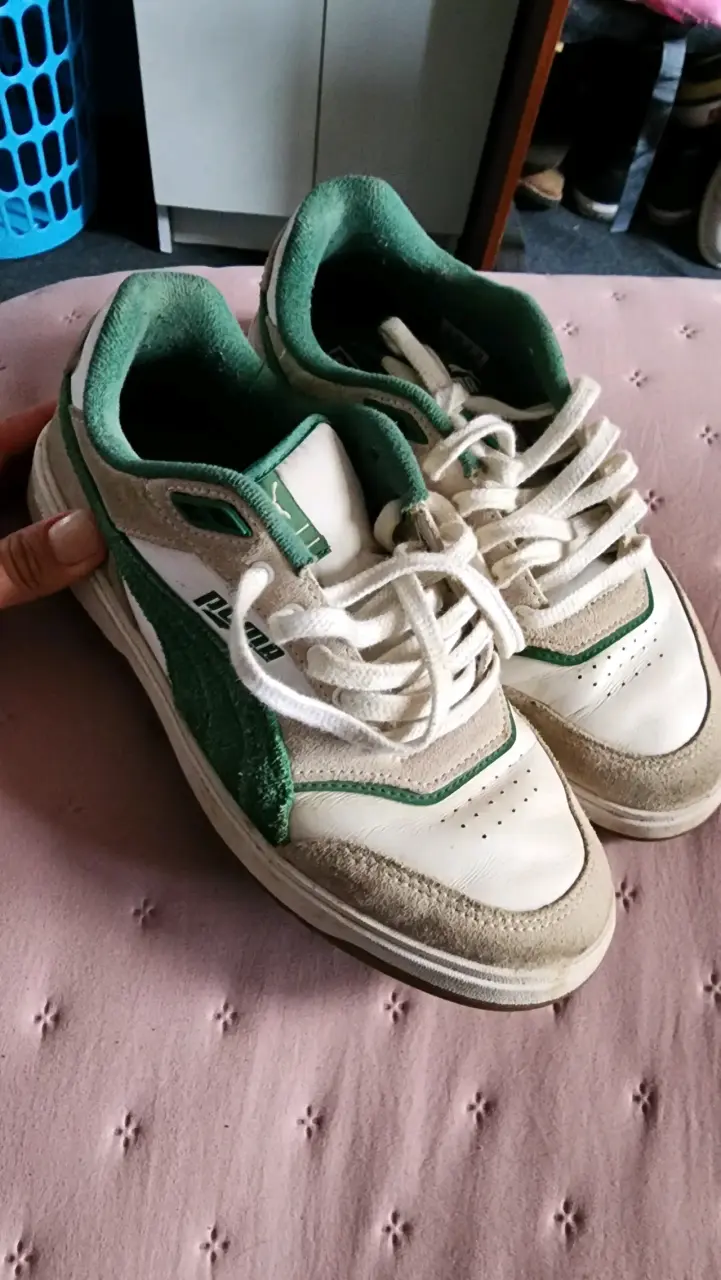 Zapatillas deportivas blancas y verdes - 1