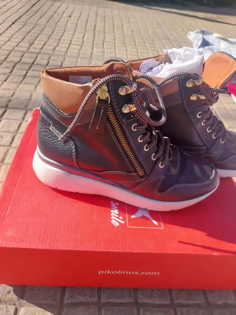 Botines negros con cierre - 1