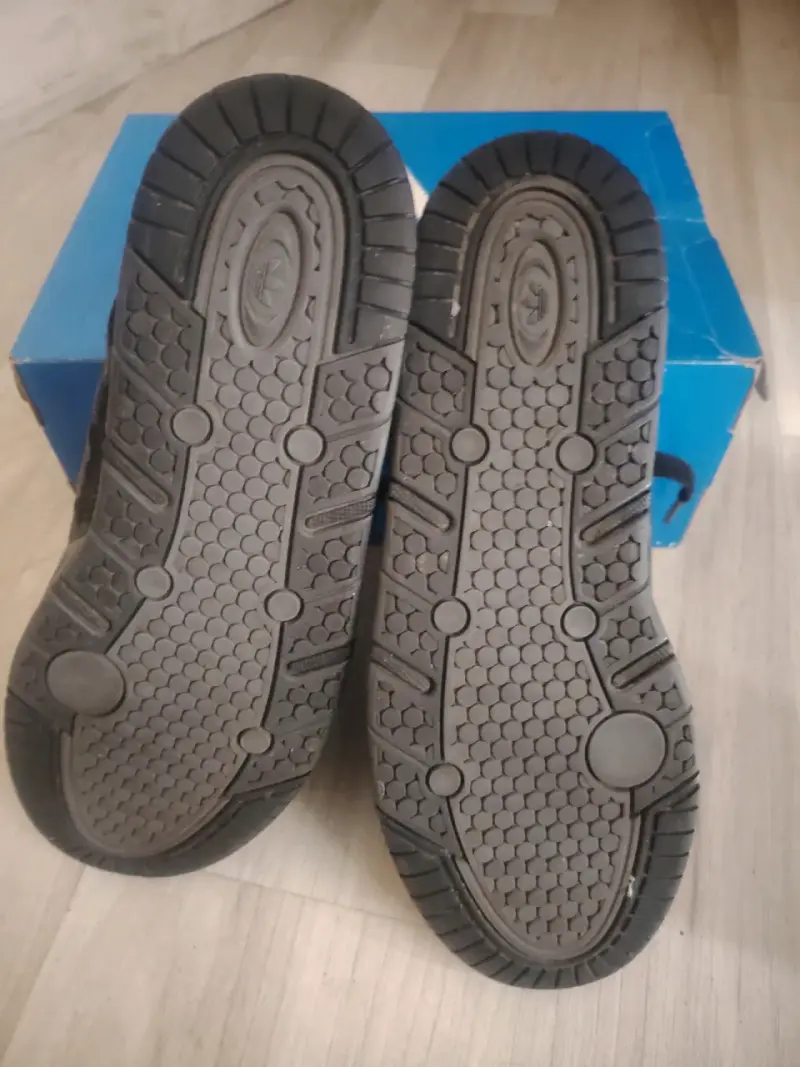 Zapatillas negras deportivas adi2000 - 4