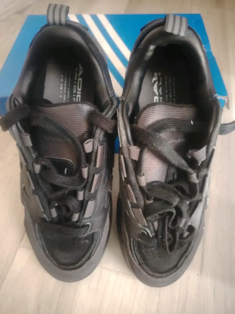 Zapatillas negras deportivas adi2000 - 5