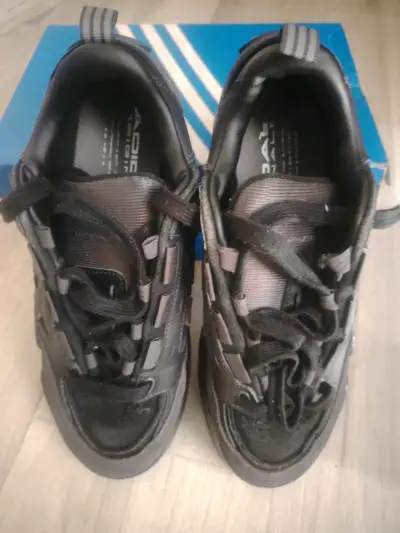 Zapatillas negras deportivas adi2000 - miniatura 5