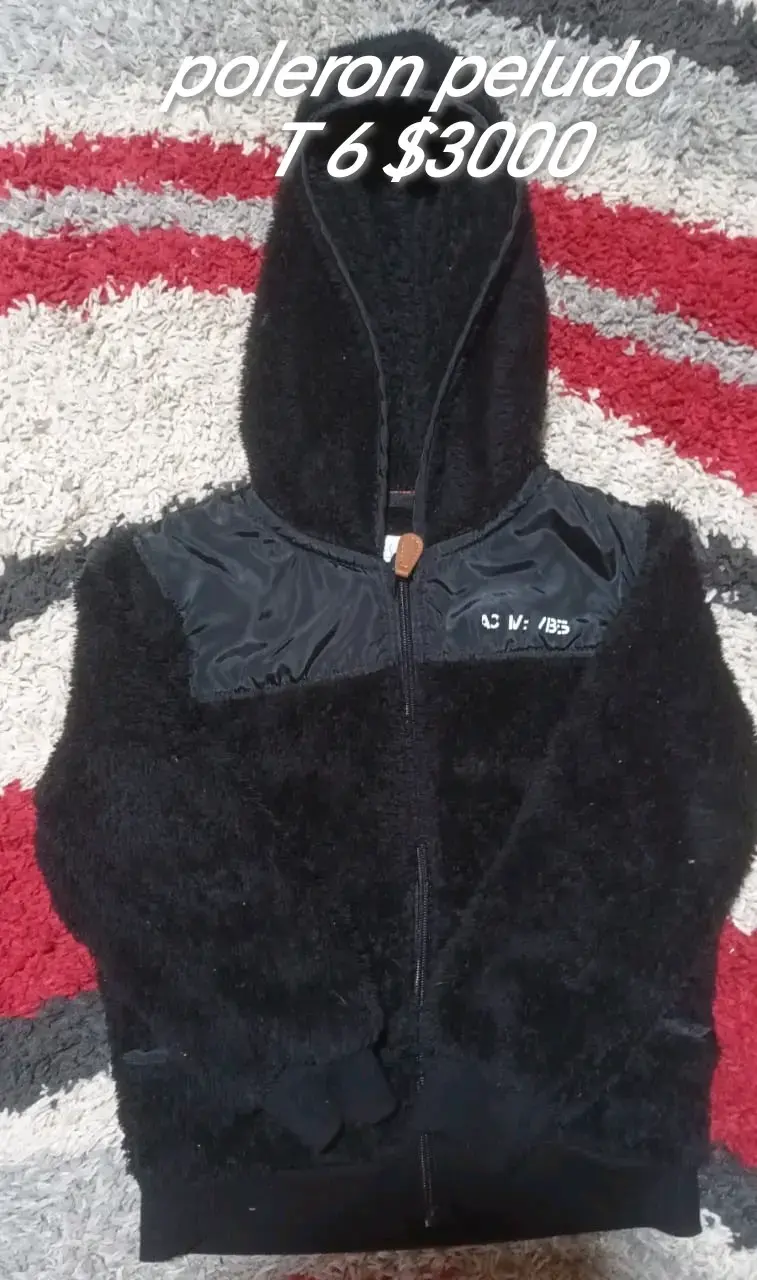 Polerón peludo negro con capucha T6