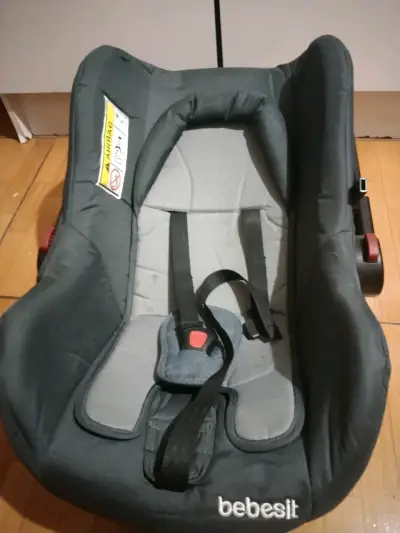 Silla de auto para bebé gris - miniatura 2