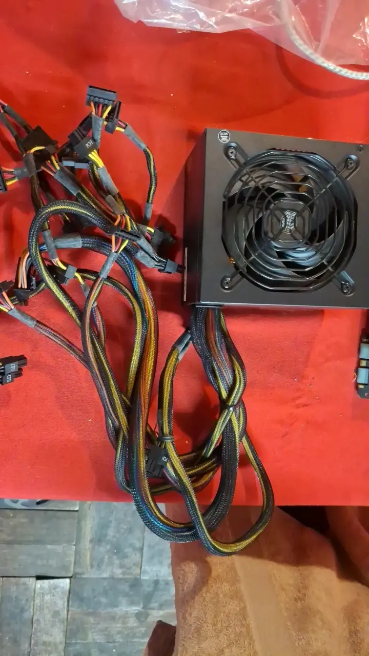 Fuente de poder Cooler Master - 1
