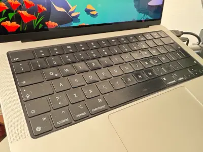Macbook Pro M1 Pro (14 pulgadas 2021) - miniatura 2