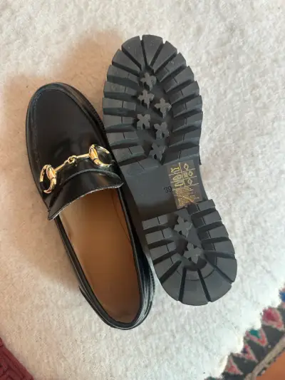 Mocasines negros con detalle dorado - miniatura 3